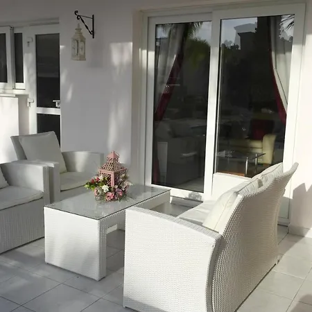 Maya's - Complimentary Airport Transport Apartament Pafos